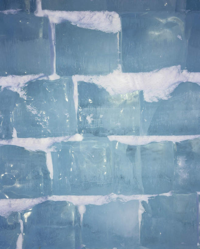 无人,竖图,室外,特写,白天,正面,雪,大雪,瑞典,欧洲,阴影,光线,影子,墙,积雪,雪景,冬季,冬天,墙壁,墙面,阳光,寒冷,斯堪的纳维亚,北欧,斯堪的纳维亚半岛,严寒,瑞典王国,北博滕,北博滕省,彩图