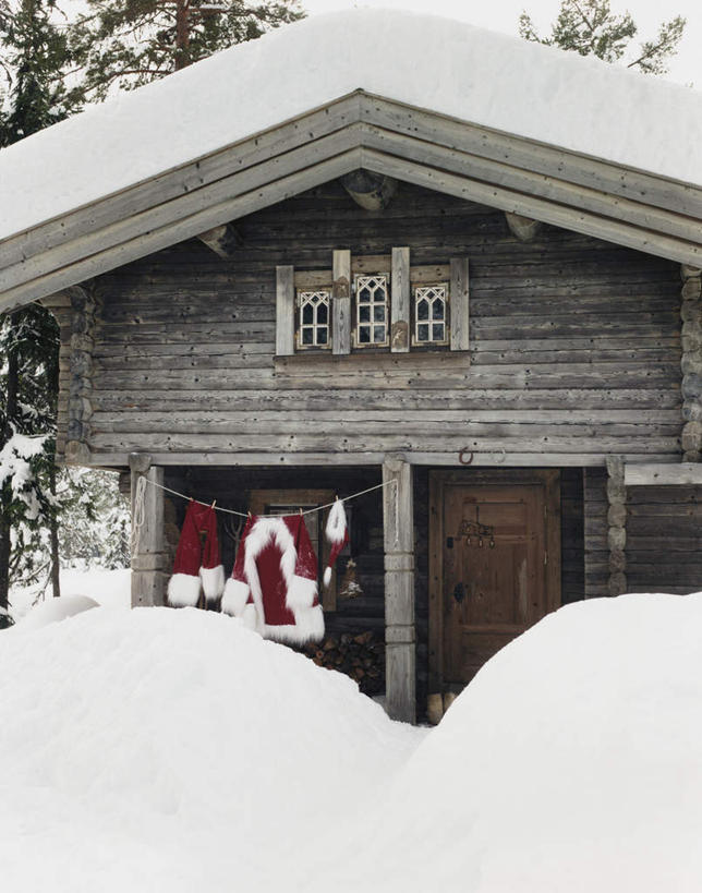 无人,家,竖图,室外,白天,正面,旅游,度假,美景,树林,雪,植物,大雪,吊挂,悬挂,阴影,服装,光线,影子,房屋,屋子,积雪,景观,雪景,冬季,冬天,挂,娱乐,楼房,住宅,树,树木,衣服,红色,绿色,阳光,自然,晾衣绳,绳子,享受,休闲,景色,放松,寒冷,服饰,生长,成长,衣着,穿着,自然风光,圣诞服,严寒,衣饰,彩图,房子