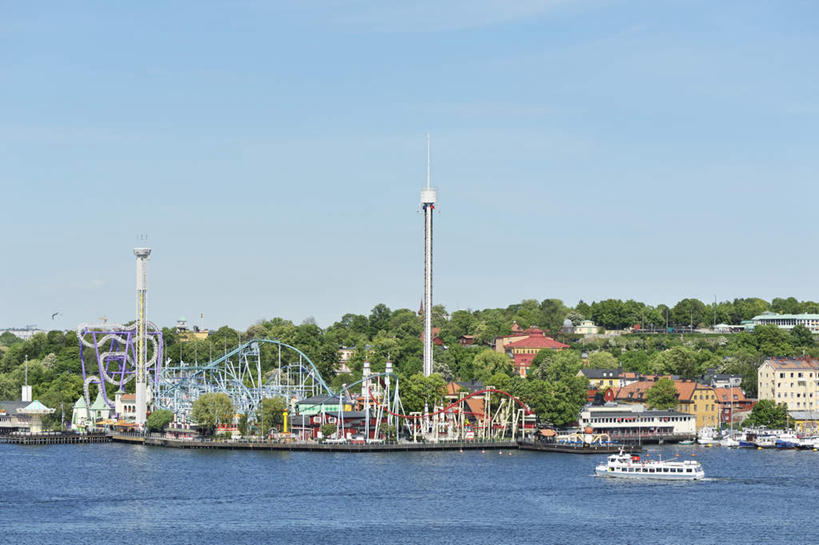 无人,家,横图,室外,白天,正面,度假,安全,湖,湖泊,美景,水,植物,城市风光,城市,船,瑞典,欧洲,阴影,平静,光线,影子,房屋,屋子,湖面,景观,水流,水面,木船,首都,娱乐,楼房,住宅,树,树木,蓝色,绿色,蓝天,天空,阳光,自然,交通工具,湖水,天,享受,休闲,景色,放松,生长,晴朗,成长,宁静,舟,斯堪的纳维亚,载具,北欧,独木舟,斯德哥尔摩,斯堪的那维亚,斯堪的那维亚半岛,斯堪的纳维亚半岛,和平,安详,万里无云,首府,太平,安适,独木船,瑞典王国,安好,宁靖,斯德哥尔摩省,晴空,晴空万里,彩图,房子,王室狩猎场