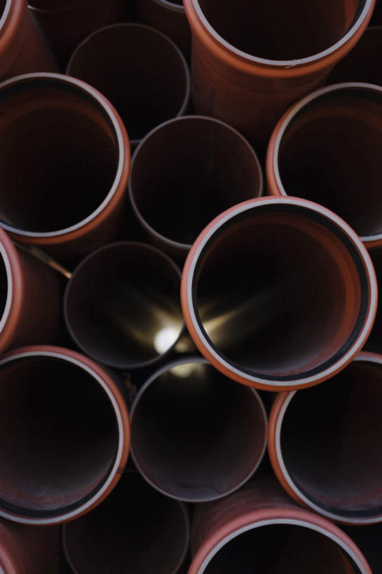 无人,竖图,室外,特写,白天,正面,静物,一堆,许多,阴影,堆叠,堆积,光线,钢材,材料,钢丝,影子,很多,阳光,建筑工地,钢筋,堆,钢条,地盘,建筑地盘,施工地盘,彩图,工地