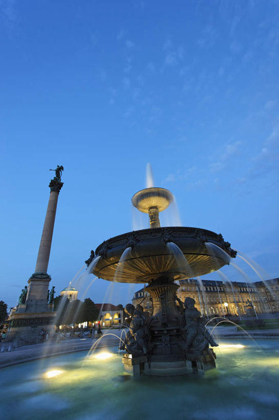 无人,竖图,室外,白天,仰视,旅游,度假,日落,窗户,标志建筑,地标,建筑,路灯,喷泉,照明,雕塑,德国,欧洲,阴影,艺术,装饰,光线,雕刻,雕像,影子,柱子,城堡,墙,屋顶,景观,水池,晚霞,霞光,落日,建筑群,灯光,文化,娱乐,建设,玻璃窗,墙壁,墙面,灯,蓝色,蓝天,天空,阳光,黄昏,工艺品,天,品味,享受,休闲,彩霞,放松,纪念,照亮,美术,照明设备,西欧,主题,水景,陈列,斯图加特,德意志联邦共和国,宫殿广场,功能,美学,美观,州府,巴登.符腾堡,巴登.符腾堡州,巴符州,夕照,设计,夕阳,彩图,低角度拍摄,斜阳