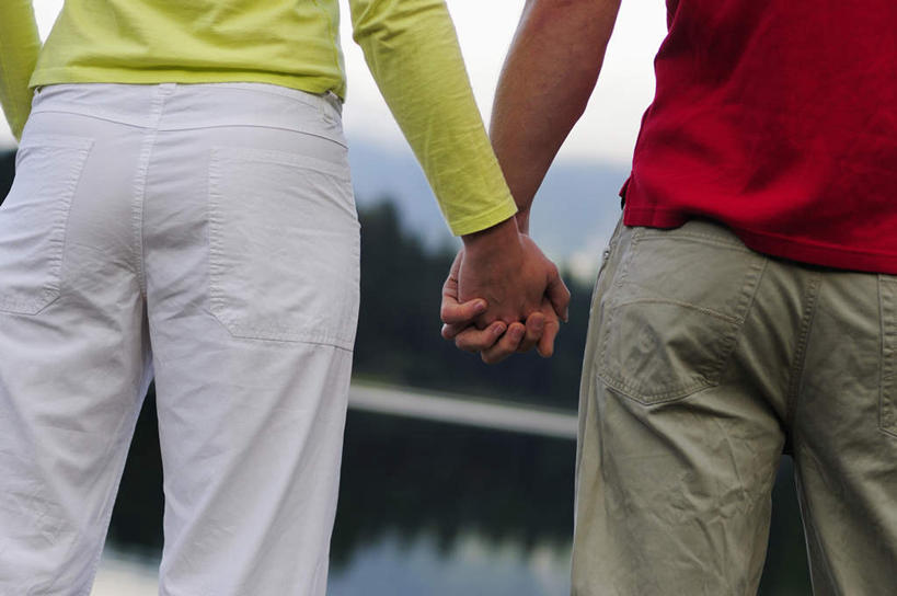 西方人,两个人,站,握手,横图,室外,白天,爱情,旅游,度假,草地,草坪,湖,湖泊,美景,山,山脉,水,植物,德国,欧洲,欧洲人,阴影,服装,朦胧,模糊,光线,影子,湖面,景观,山峰,水流,水面,云,云朵,山峦,浪漫,云彩,注视,休闲装,娱乐,草,树,树木,背面,衣服,蓝色,绿色,白云,倒影,蓝天,天空,阳光,自然,湖水,群山,天,观察,看,站着,享受,休闲,温暖,温馨,休闲服,景色,恩爱,放松,恋人,服饰,生长,晴朗,成长,观看,和睦,察看,倒映,西欧,关爱,关注,自然风光,德意志联邦共和国,巴伐利亚,巴伐利亚州,拜恩州,拜恩自由州,反照,米登华德,男人,男性,年轻男性,年轻女性,女人,女性,白种人,情侣,晴空,搀手,拉手,手搀手,手拉手,手牵手,手握手,站立,半身,彩图,伴侣,融洽