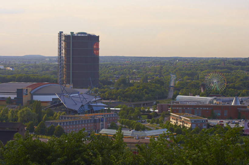 无人,游乐园,家,横图,室外,白天,正面,度假,游戏,美景,日落,树林,植物,城市风光,城市,游乐场,德国,欧洲,阴影,光线,影子,房屋,屋子,景观,晚霞,霞光,落日,摩天轮,玩,娱乐,楼房,住宅,树,树木,绿色,阳光,自然,黄昏,享受,休闲,景色,彩霞,放松,游乐设施,生长,成长,活动,西欧,发泄,消遣,智力,德意志联邦共和国,费里斯大转轮,宣泄,乐园,游艺设施,夕照,北威州,北莱茵.威斯特法伦州,鲁尔,鲁尔工业区,鲁尔区,奥伯豪森,煤气厂,夕阳,玩耍,嬉戏,彩图,房子,斜阳