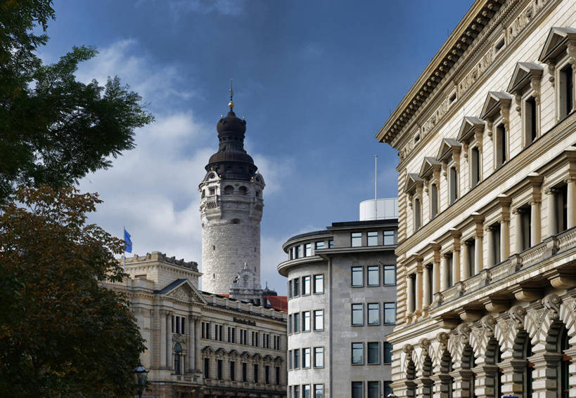 无人,家,横图,室外,白天,正面,旅游,度假,植物,窗户,标志建筑,地标,建筑,德国,欧洲,阴影,光线,影子,房屋,墙,屋顶,屋子,建筑群,娱乐,建设,楼房,玻璃窗,墙壁,墙面,住宅,树,树木,蓝色,绿色,蓝天,天空,阳光,自然,天,享受,休闲,放松,生长,成长,西欧,落叶树,德意志联邦共和国,莱比锡,彩图,房子