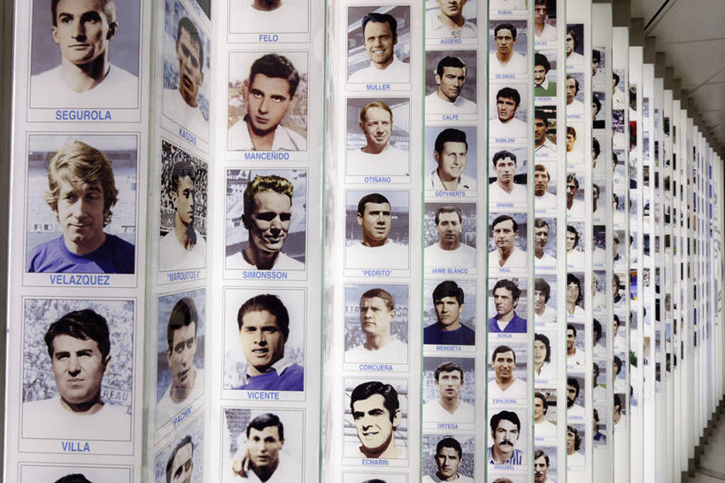 无人,运动员,站,横图,照片,室内,白天,正面,运动服,锻炼,运动,服装,许多人,注视,衣服,观察,看,站着,一群人,展示,摄影,服饰,观看,展览,察看,衣着,穿着,关注,衣饰,体育,男人,男性,年轻男性,相片,体育运动员,运动选手,站立,半身,彩图,健身,拍摄,照相,运动装