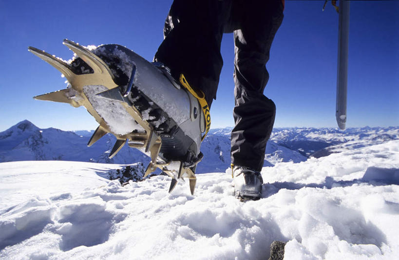 西方人,腿部,腿,一个人,走,横图,室外,白天,正面,旅游,度假,美景,山,雪,雪山,大雪,奥地利,欧洲,欧洲人,仅一个女性,仅一个人,一双,阴影,光线,影子,冰,积雪,景观,山峰,雪景,云,云朵,冬季,冬天,山峦,云彩,娱乐,蓝色,白云,蓝天,天空,阳光,自然,天,仅一个中年女性,享受,休闲,景色,放松,寒冷,冰冷,自然风光,中欧,雪鞋,登山杖,严寒,奥地利共和国,冰凉,酷寒,凛冽,凛凛,极冷,女人,女性,中年女性,白种人,步行,散步,走路,半身,彩图