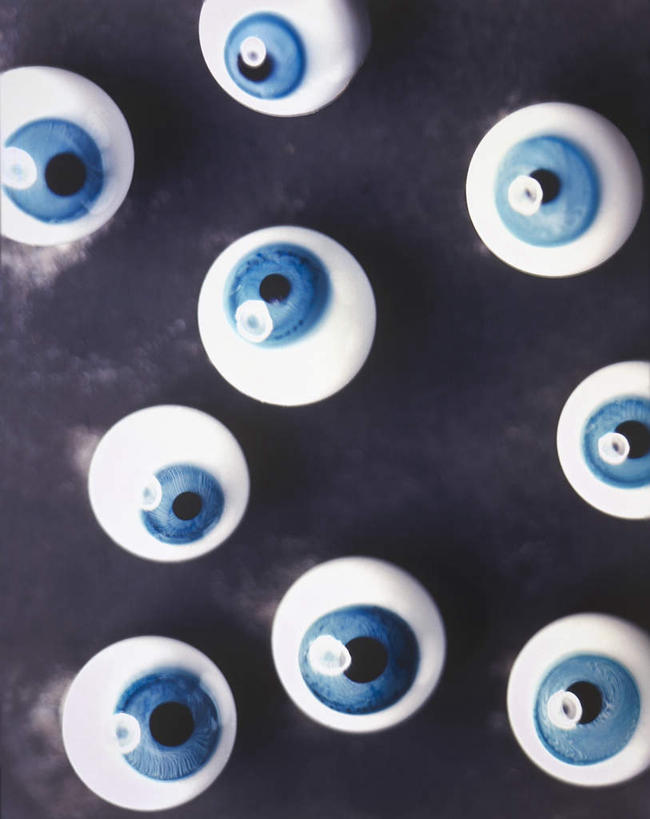 无人,竖图,俯视,室内,白天,玻璃,许多,阴影,反光,光线,影子,玻璃制品,阳光,模型,眼珠,假眼,彩图,高角度拍摄