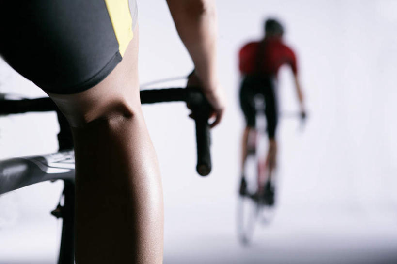 西方人,脚,两个人,伙伴,朋友,横图,室内,特写,白天,白色背景,运动服,锻炼,友谊,运动,合作,团队,自行车,欧洲,欧洲人,服装,背光,踩,车,脚踏车,背面,衣服,交通工具,战略,摄影,服饰,影棚,衣着,穿着,载具,踏,逆光,联合,合谋,衣饰,忍耐,配合,体育,协作,男人,男性,年轻男性,白种人,半身,彩图,影棚拍摄,健身,拍摄,运动装