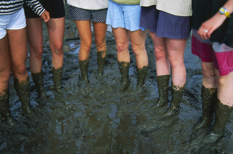 西方人,站,横图,俯视,室外,特写,白天,旅游,度假,德国,欧洲,欧洲人,阴影,光线,影子,许多人,娱乐,阳光,站着,一群人,享受,休闲,放松,西欧,德意志联邦共和国,污垢,泥浆,萨克森州,萨克森自由州,年轻女性,女人,女性,白种人,站立,半身,彩图,高角度拍摄