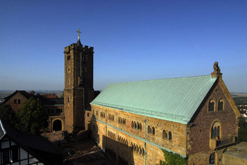 无人,家,宫殿,横图,俯视,室外,白天,度假,美景,植物,别墅,窗户,城市风光,标志建筑,城市,地标,建筑,德国,欧洲,阴影,节日,光线,十字架,影子,房屋,屋顶,屋子,景观,公寓,建筑群,顶棚,文化,娱乐,建设,洋房,楼房,玻璃窗,住宅,树,树木,蓝色,绿色,蓝天,天空,阳光,自然,天,祈祷,享受,休闲,健康,景色,放松,许愿,宗教,信仰,生长,晴朗,成长,纪念,祈求,西欧,万里无云,德意志联邦共和国,埃森纳赫,艾森纳赫,平安,晴空,晴空万里,彩图,高角度拍摄,房子,图林根州