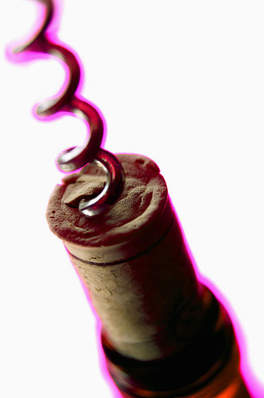 红酒,葡萄酒,无人,竖图,俯视,室内,特写,白天,阴影,光线,开瓶器,影子,软木塞,酒类,开瓶,酒,饮料,瓶塞,红葡萄酒,开启,保存,密封,启瓶器,瓶启,彩图,高角度拍摄,酒具