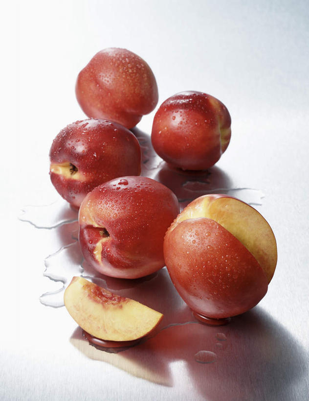 无人,竖图,俯视,室内,特写,白天,水,桃子,五个,许多,阴影,灰色背景,光线,液体,影子,水滴,油桃,摄影,影棚,彩图,高角度拍摄,影棚拍摄,拍摄