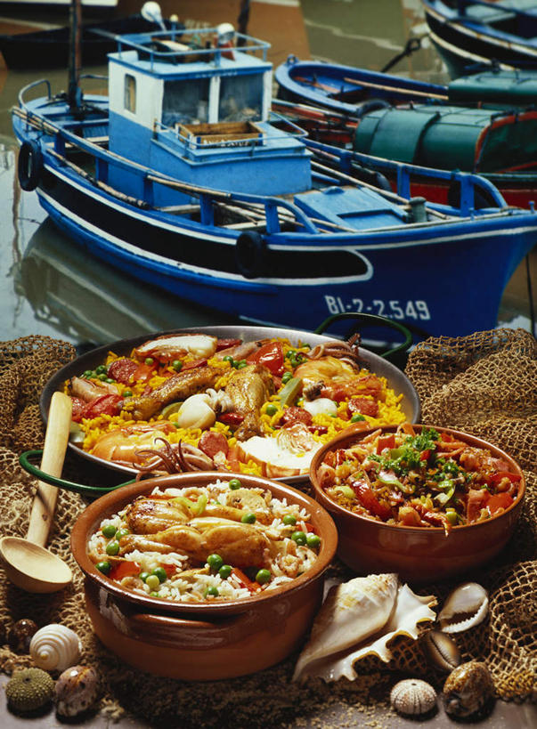 海鲜,米饭,无人,码头,竖图,俯视,室外,特写,白天,烹饪,西餐,湖,湖泊,水,植物,桌面,桌子,港口,船,乌贼,豆,西红柿,贝壳,厨具,纺织品,金属制品,许多,阴影,波纹,装饰,光线,金属,木制,标志,锅子,毛毯,数字,毯子,文字,影子,字符,勺子,湖面,水流,水面,游艇,豆类,豆子,肉,料理,食品,涟漪,饭,很多,标识,锅,水产,菜肴,美食,肉类,海洋生物,无脊椎动物,食物,纺织,倒影,水纹,阳光,木制品,垫子,调羹,汤匙,交通工具,波浪,湖水,温暖,西式,阿拉伯数字,佳肴,锅具,华丽,修饰,点缀,五谷,倒映,载具,水生动物,海产品,水生物,肉食,海底动物,烹饪用具,豆科,水晕,衬托,美观,雅致,雅观,乌鲗,乌鱼,反照,青大豆,无脊椎非鱼类,贝类外壳,海螺壳,软体动物外壳,烹调用具,墨鱼,墨斗鱼,花枝,青豆,番茄,烹调,彩图,高角度拍摄,摆渡口,埠头,渡口,渡头,港湾,海港,货运码头,口岸,商港