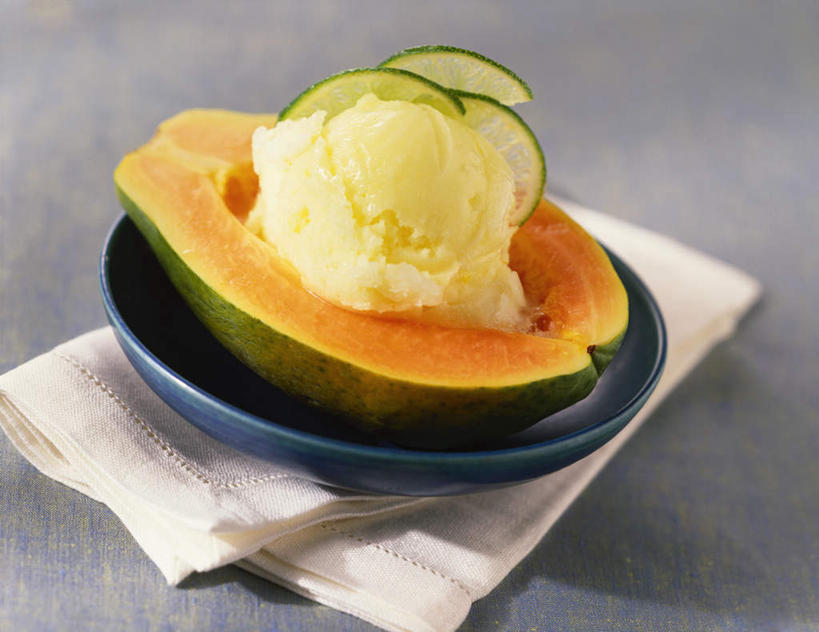 无人,横图,俯视,室内,白天,桌面,桌子,木瓜,柠檬,餐具,阴影,反射,木制,布料,碟子,盘,影子,片,灯光,冰激凌,清凉,布纹,桌布,盘子,餐巾,木制品,碟,台布,冷饮,舒服,冰淇淋,解暑,解渴,雪糕,舒爽,冰糕,消暑,奶匏,蓬生果,乳瓜,石瓜,万寿匏,益母果,万寿果,柠果,番木瓜,彩图,高角度拍摄