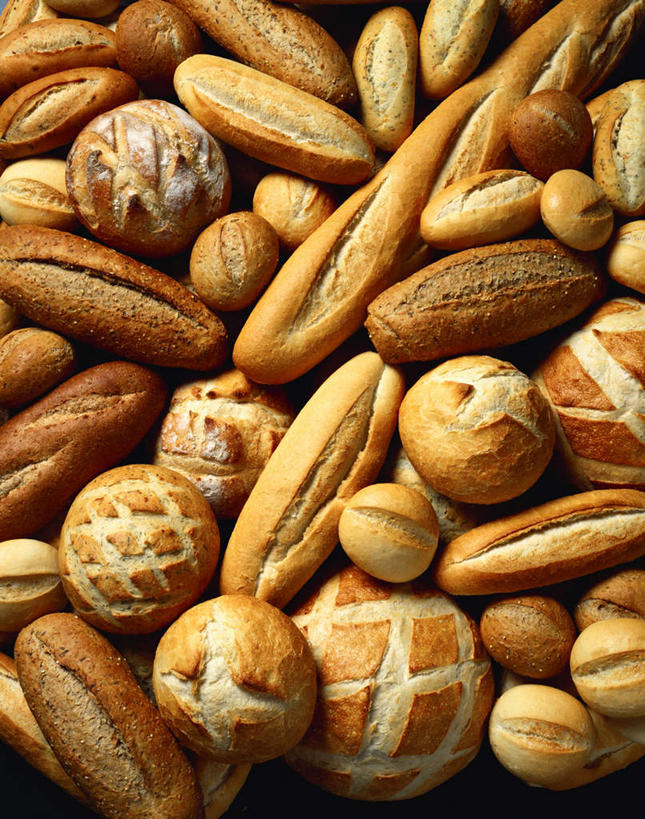 点心,面包,无人,竖图,俯视,室内,白天,早餐,桌面,桌子,许多,阴影,反射,木制,影子,灯光,食品,面点,很多,食物,糕点,黄色,木制品,法式长棍,彩图,高角度拍摄