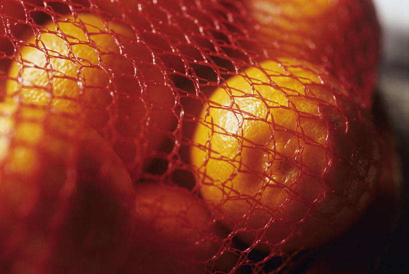 无人,横图,俯视,室内,特写,白天,购物,消费,桌面,桌子,柑橘,袋子,水果,许多,阴影,朦胧,模糊,新鲜,反射,木制,包装袋,手提袋,影子,生食,食品,果实,购物袋,网兜,食物,排列,木制品,金融,有机食品,绿色食品,购买,贸易,摆列,橘子,桔子,橙子,橙,彩图,高角度拍摄,布列,分列