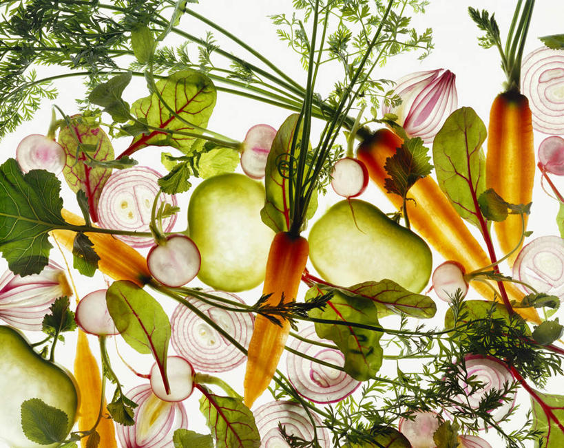 无人,横图,俯视,室内,特写,白天,白色背景,餐桌,桌子,萝卜,胡萝卜,芹菜,蔬菜,洋葱,一堆,许多,切开,阴影,堆积,朦胧,模糊,新鲜,光线,影子,食品,食物,切,橙色,摄影,有机食品,绿色食品,影棚,餐台,堆,苋菜,剖面,切面,凫葵,米苋,青香苋,莹莹菜,红苋菜,圆葱,药芹,洋葱头,水芹,球葱,红萝卜,旱芹,甘荀,彩图,高角度拍摄,影棚拍摄,拍摄