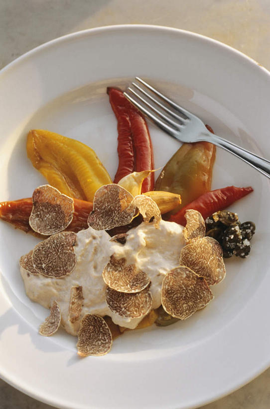 点心,无人,竖图,俯视,室内,特写,白天,烹饪,西餐,桌面,桌子,辣椒,蔬菜,餐具,阴影,新鲜,光线,木制,叉子,碟子,盘,影子,菌菇,肉,鱼肉,料理,食品,甜点,甜品,鲔鱼,菌类,金枪鱼,菜肴,美食,肉类,食物,糕点,两个,盘子,木制品,碟,甜食,奶油,食用菌,西式,佳肴,有机食品,绿色食品,吞拿鱼,乳制品,肉食,彩椒,餐叉,辣角,红海椒,大椒,辣虎,广椒,激凌,克林姆,淇淋,白块菌,块菌,进餐用具,甜椒,柿子椒,辣子,海椒,番椒,灯笼椒,彩图,高角度拍摄