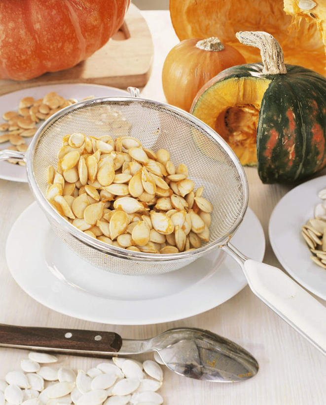 无人,竖图,俯视,室内,特写,白天,桌面,桌子,南瓜,蔬菜,餐具,一堆,许多,阴影,堆叠,堆积,新鲜,光线,木制,碟子,葫芦,盘,影子,勺子,金瓜,食品,很多,番瓜,筛子,食物,三个,一个,盘子,木制品,调羹,碟,汤匙,有机食品,绿色食品,单个,堆,麦瓜,倭瓜,南瓜子,彩图,高角度拍摄