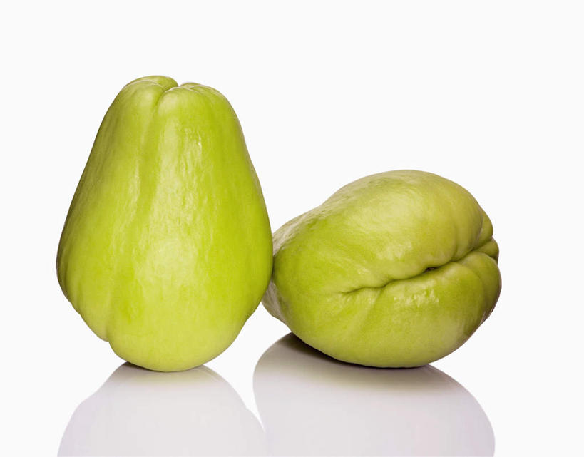 无人,横图,俯视,室内,特写,白天,白色背景,餐桌,桌子,蔬菜,阴影,新鲜,光线,影子,食品,佛手瓜,食物,两个,绿色,摄影,有机食品,绿色食品,影棚,餐台,菜肴梨,福寿瓜,合手瓜,合掌瓜,梨瓜,拳头瓜,万年瓜,洋丝瓜,彩图,高角度拍摄,影棚拍摄,拍摄