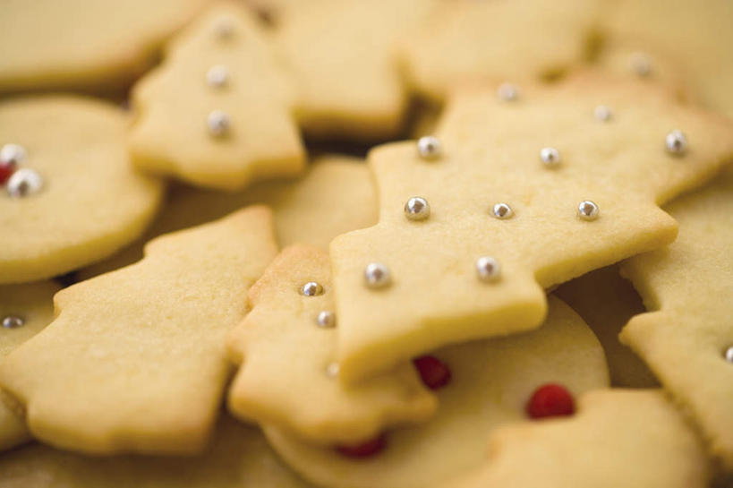 点心,无人,横图,俯视,室内,特写,白天,植物,餐桌,桌子,圣诞节,一堆,许多,阴影,堆叠,堆积,节日,朦胧,模糊,庆祝,装饰,光线,影子,食品,糖,糖果,甜点,甜品,圣诞树,很多,文化,树,树木,食物,糕点,绿色,自然,饼干,甜食,零食,庆典,生长,成长,餐台,纪念,堆,华丽,修饰,点缀,衬托,美观,雅致,雅观,装饰饼干,糖珠,银珠糖,装饰糖,糖果珠,彩图,高角度拍摄