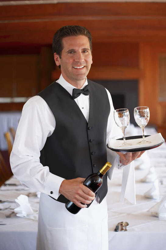 西方人,一个人,服务员,餐厅,站,捧,笑,微笑,露齿笑,竖图,室内,白天,正面,衬衫,西装,餐桌,桌子,杯子,餐具,椅子,欧洲,欧洲人,仅一个男性,仅一个人,仅一个中年男性,许多,握,阴影,花纹,套装,正装,朦胧,模糊,光线,布,叉子,刀叉,刀子,碟子,高脚杯,领结,盘,图案,影子,墙,红酒杯,拿,布纹,红酒瓶,拿着,注视,职业装,墙壁,墙面,玻璃制品,酒瓶,两个,一个,盘子,玻璃瓶,酒杯,瓶子,碟,观察,看,站着,握着,单个,餐台,观看,布匹,察看,关注,餐刀,餐叉,男人,男性,中年男性,白种人,服务生,侍者,玻璃杯,进餐用具,端,端着,捧着,手捧,站立,半身,彩图,衬衣,餐馆,饭店,饭馆