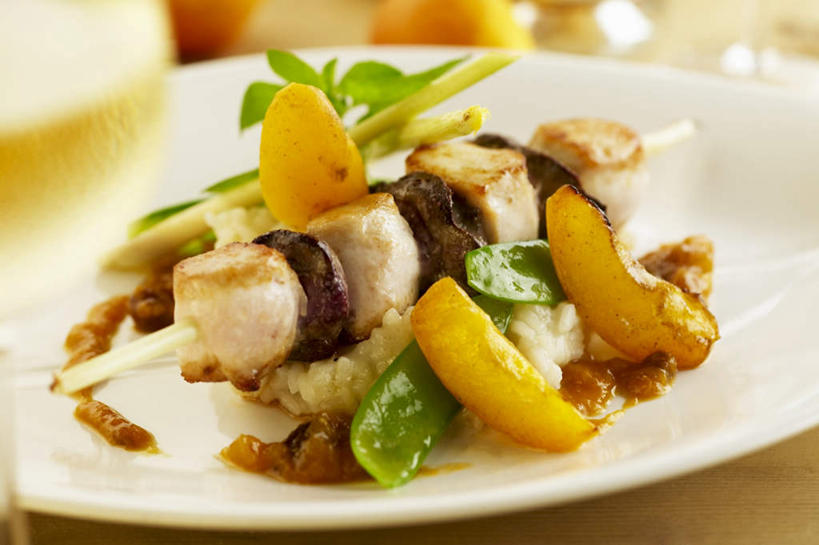 米饭,肝脏,无人,横图,俯视,室内,特写,白天,烹饪,西餐,植物,蔬菜,餐具,阴影,朦胧,模糊,新鲜,光线,碟子,盘,影子,豆类,豆子,豌豆,调料,酱料,酱汁,肉,佐料,料理,食品,饭,调味品,调味料,酱,荷兰豆,菜肴,美食,肉类,竹签,食物,盘子,碟,西式,佳肴,有机食品,绿色食品,五谷,雪豆,肉食,兔肉,豆科,取食签,寒豆,毕豆,麻累,国豆,小寒豆,麦豌豆,肉干,兔肉干,彩图,高角度拍摄