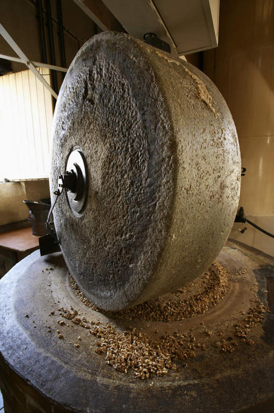 无人,竖图,俯视,室内,特写,白天,机器,石头,许多,阴影,光线,石子,影子,核桃,坚果,果实,很多,一个,干果,机械,单个,胡桃,磨坊,羌桃,磨光机,石块,岩石,彩图,高角度拍摄