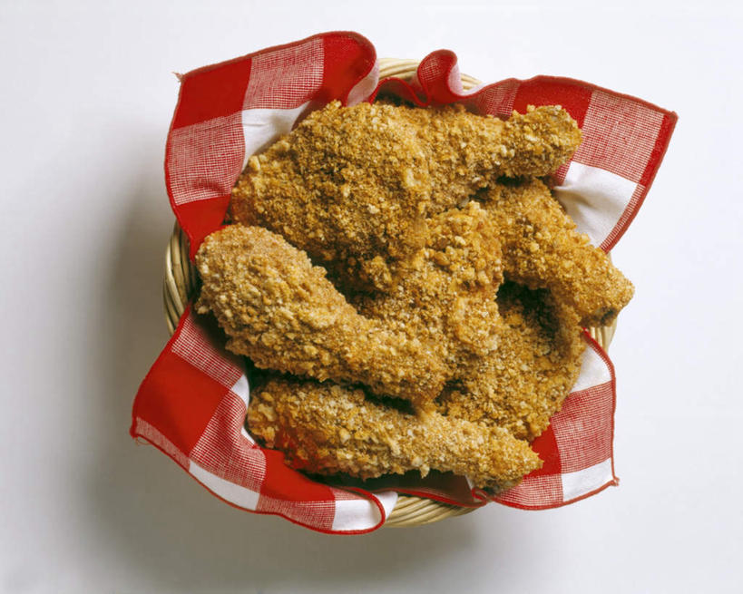 无人,交叉,横图,俯视,室内,特写,白天,白色背景,烹饪,桌面,桌子,竹子,一堆,许多,阴影,堆叠,堆积,花纹,竹制,编织,反射,木制,布,篮子,图案,影子,鸡肉,肉,料理,食品,很多,布纹,鸡腿,菜肴,美食,肉类,炸鸡腿,食物,一个,木制品,竹篮,摄影,佳肴,影棚,单个,竹条,堆,布匹,交织,竹制品,肉食,穿插,彩图,高角度拍摄,影棚拍摄,拍摄