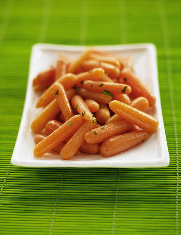 无人,竖图,俯视,室内,特写,白天,绘画,桌面,桌子,萝卜,胡萝卜,餐具,一堆,许多,阴影,堆叠,堆积,蓝色背景,条状,竹制,艺术,反射,木制,碟子,盘,影子,很多,古典,文化,一个,盘子,木制品,工艺品,碟,品味,摄影,影棚,单个,堆,美术,水彩,水彩画,高雅,竹制品,美学,寿司帘,寿司席,寿司竹,寿司竹卷,寿司竹席,红萝卜,甘荀,彩图,高角度拍摄,影棚拍摄,拍摄