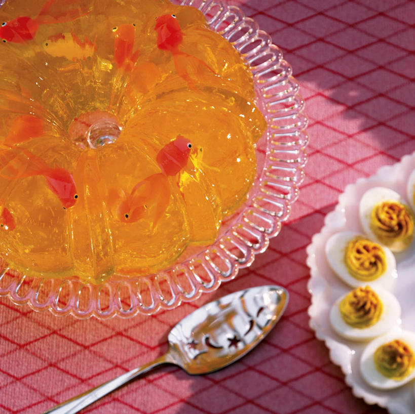 点心,无人,横图,俯视,室内,特写,白天,烹饪,西餐,餐桌,桌子,餐具,金属制品,许多,阴影,反射,金属,金鱼,鱼,碟子,盘,影子,勺子,蛋,鸡蛋,料理,食品,甜点,甜品,菜肴,美食,鱼类,食物,糕点,一个,盘子,调羹,碟,汤匙,甜食,西式,佳肴,单个,餐台,卵,观赏鱼,金鲫鱼,彩图,高角度拍摄