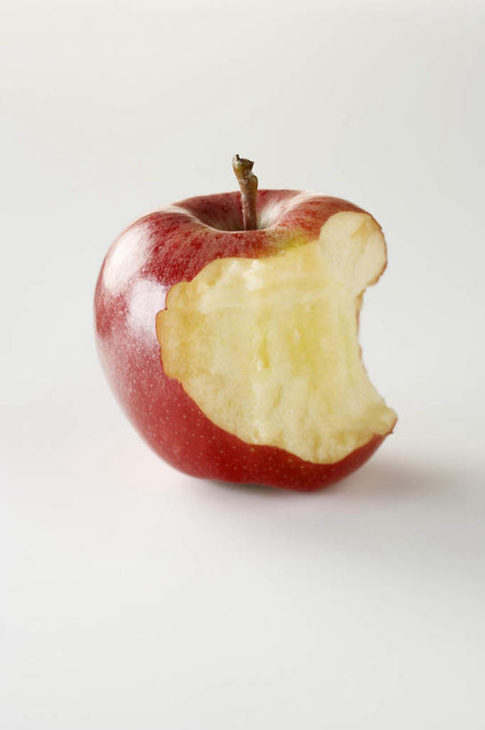 无人,竖图,俯视,室内,特写,白天,白色背景,苹果,水果,阴影,新鲜,反射,影子,缺口,生食,食品,果实,食物,一个,红色,摄影,有机食品,绿色食品,影棚,单个,彩图,高角度拍摄,影棚拍摄,拍摄