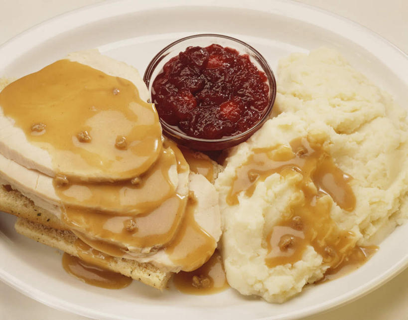 无人,横图,俯视,室内,特写,白天,餐桌,桌子,浆果,土豆,餐具,水果,玻璃,阴影,新鲜,反射,碟子,盘,影子,生食,食品,果实,土豆泥,玻璃制品,食物,两个,盘子,容器,碟,碗,果酱,有机食品,绿色食品,餐台,储藏,曼越桔,蔓越橘,小红莓,储存,酸莓,馍馍蛋,果子酱,蔬菜泥,洋芋,山药蛋,马铃薯,彩图,高角度拍摄,贮存