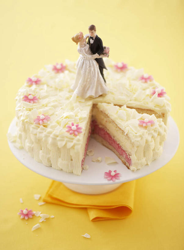 点心,无人,新娘,新郎,站,竖图,俯视,室内,特写,白天,婚礼,下午茶,快乐,餐桌,桌子,雕塑,阴影,朦胧,模糊,庆祝,艺术,装饰,盛开,光线,布料,雕刻,雕像,影子,食品,结婚,花蕾,布纹,注视,桌布,花,花瓣,花朵,鲜花,食物,糕点,餐巾,工艺品,台布,花苞,花蕊,观察,看,站着,喜庆,橙色,餐台,观看,纪念,华丽,修饰,美术,点缀,察看,关注,主题,陈列,功能,美学,衬托,美观,雅致,雅观,站立,彩图,高角度拍摄,高兴,蛋糕