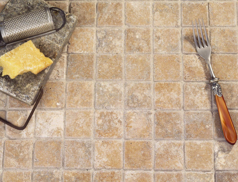 奶酪,无人,横图,俯视,室内,特写,白天,餐桌,桌子,餐具,金属制品,阴影,光线,金属,叉子,瓷砖,刨丝器,影子,干酪,起司,案板,芝士,营养,砧板,一个,黄色,乳酪,单个,餐台,乳制品,发酵,餐叉,进餐用具,彩图,高角度拍摄