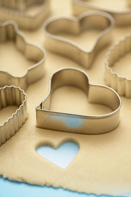 无人,竖图,俯视,室内,特写,白天,爱情,金属制品,一排,许多,阴影,蓝色背景,爱心,整齐,光线,金属,影子,面饼,很多,浪漫,排列,温暖,温馨,心形,恩爱,摄影,影棚,模具,和睦,队列,心型,彩图,高角度拍摄,影棚拍摄,拍摄,融洽