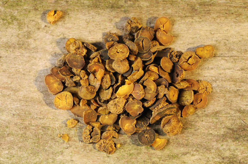 无人,横图,俯视,室内,特写,白天,植物,餐桌,桌子,一堆,许多,阴影,堆叠,堆积,干燥,光线,影子,草药,药草,很多,中药,黄色,餐台,堆,药材,中草药,中药材,本草,紫堇,彩图,高角度拍摄