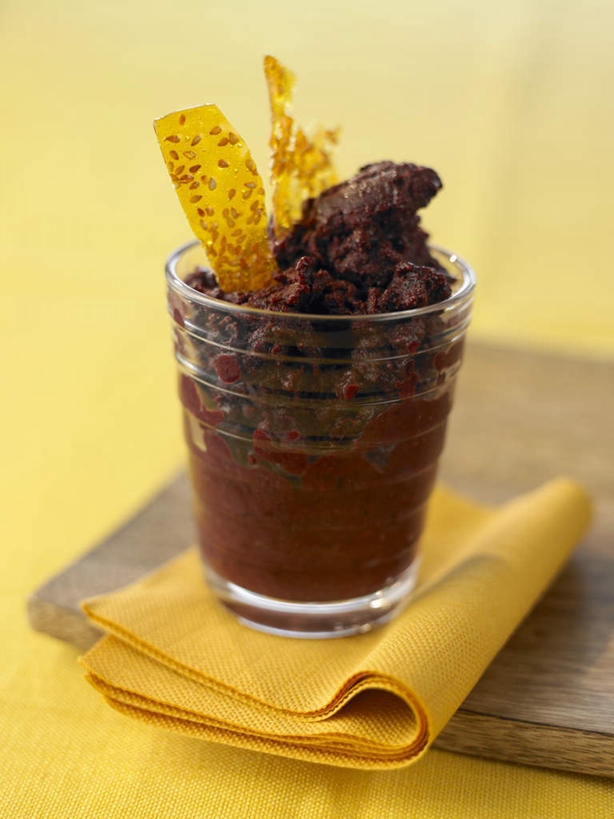 无人,竖图,俯视,室内,特写,白天,桌面,桌子,浆果,杯子,水果,阴影,花纹,朦胧,模糊,新鲜,粘稠,光线,木制,布,图案,影子,勺子,调料,生食,食品,糖,冰激凌,果实,案板,调味品,清凉,调味料,布纹,玻璃制品,砧板,食物,一个,木制品,水杯,调羹,汤匙,纸巾,冷饮,舒服,冰淇淋,有机食品,绿色食品,单个,糖浆,布匹,解暑,解渴,雪糕,黏稠,舒爽,冰糕,消暑,浓厚,阿萨伊浆果,巴西莓,玻璃杯,彩图,高角度拍摄