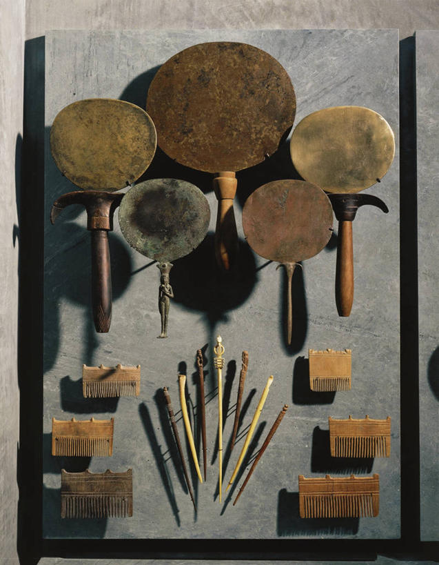 无人,竖图,法国,巴黎,许多,蓝色背景,木制,卢浮宫,首都,很多,梳子,古代,排列,发夹,工艺品,摄影,多样,卫生,法国文化,收集,手镜,古埃及文明,古代文明,美化,彩图,影棚拍摄