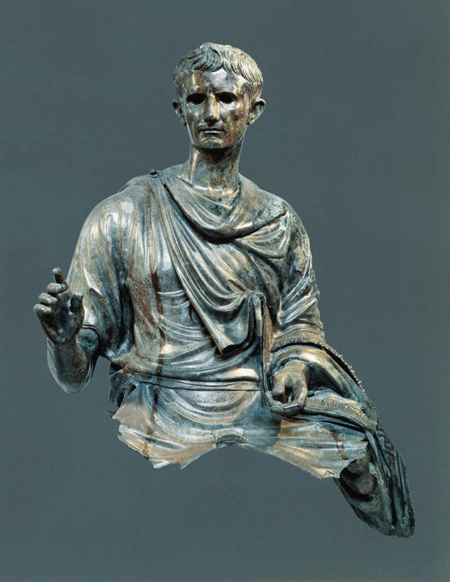 无人,竖图,特写,骄傲,灰色背景,艺术,标志,长袍,符号,历史,标识,古代,一个,灰色,手势,摄影,单个,皇帝,领导,手艺,青铜,性别符号,古希腊,古代文明,美术工艺,奥古斯都,把握,半身,彩图,影棚拍摄,传统服装,男性符号,打手势,过去,掌控