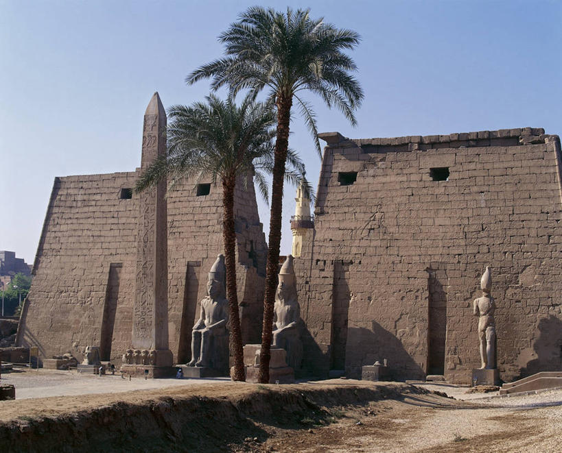 无人,坐,横图,室外,白天,建筑,雕塑,埃及,标志,雕像,符号,历史,标识,废墟,古代,地标建筑,摄影,宗教,中东,性别符号,古埃及文明,古代文明,彩图,男性符号,传统文化,过去,阿蒙神