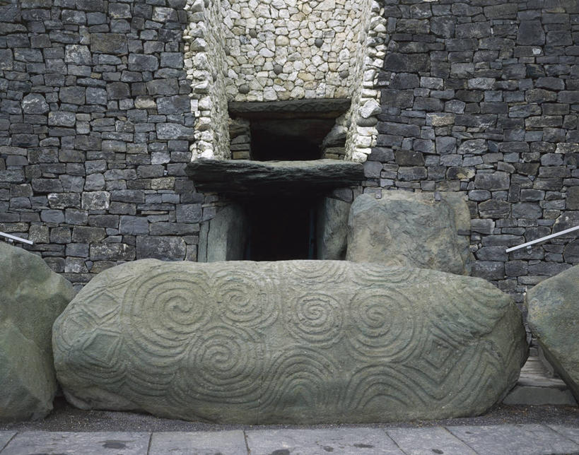 无人,横图,室外,白天,建筑,爱尔兰,纪念碑,围墙,历史,废墟,古代,地标建筑,摄影,考古学,螺线,古代文明,米斯郡,史前时代,彩图,雕刻术,爱尔兰文化,过去