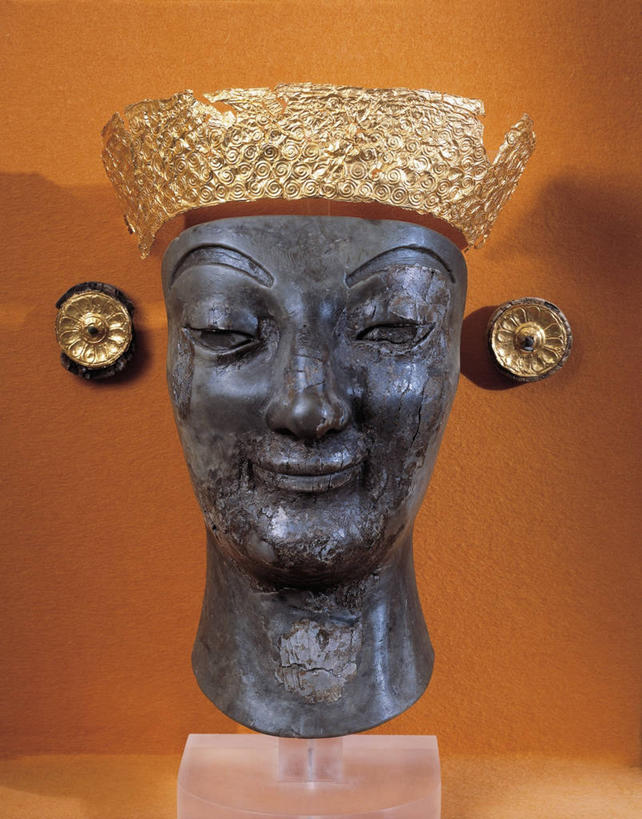 头,无人,竖图,正面,珠宝,希腊,欧洲,橙色背景,神话,历史,文化,黄金,四个,人体,摄影,宗教,传说,希腊神话,希腊共和国,贞洁,耳饰,古希腊,古代文明,狄安娜,狩猎女神,美术工艺,女性美,阿耳忒弥斯,贞洁处女,阿波罗萨,月亮女神,头部,王冠,彩图,影棚拍摄,德尔菲,过去