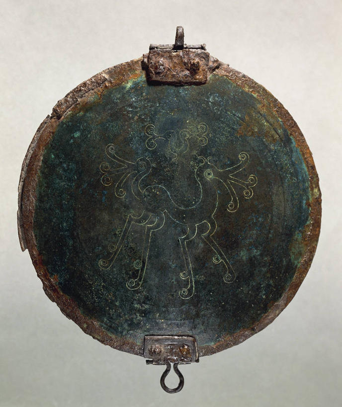 无人,竖图,安全,灰色背景,盔甲,防护,古代,一个,灰色,摄影,单个,保护,保险,防御,铠甲,防具,防卫,古代文明,美术工艺,平安,彩图,影棚拍摄,甲胄,雕刻术,过去