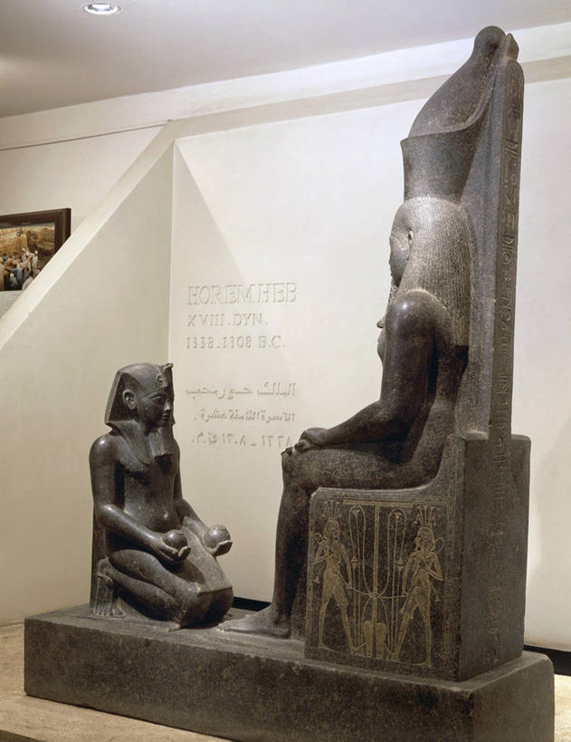 无人,坐,竖图,室内,建筑,雕塑,标志,雕像,符号,头饰,拿着,标识,古代,两个,面对面,赤脚,摄影,花岗岩,比例,性别符号,古埃及文明,古代文明,跪着,彩图,给予,男性符号,传统文化,阿蒙神