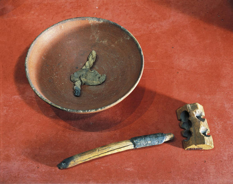 无人,横图,俯视,红色背景,火柴,光,褐色,陶瓷制品,古代,三个,摄影,古埃及文明,古代文明,美术工艺,彩图,高角度拍摄,影棚拍摄