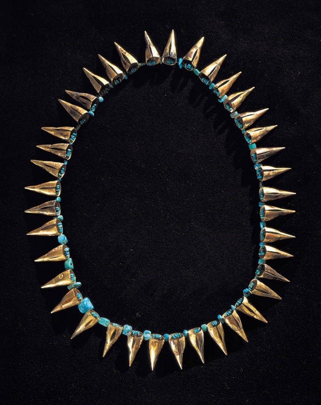 无人,竖图,俯视,项链,珠宝,秘鲁,黑色背景,历史,古代,一个,摄影,单个,古代文明,美术工艺,彩图,高角度拍摄,影棚拍摄,拉美文明,过去