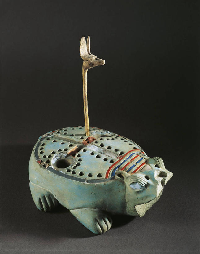 无人,竖图,特写,狗,河马,雕塑,黑色背景,艺术,装饰,雕刻,雕像,洞,陶瓷制品,破坏,破损,工艺品,摄影,纪念,美术,损坏,主题,豺,陈列,功能,美学,古埃及文明,古代文明,彩图,传统文化