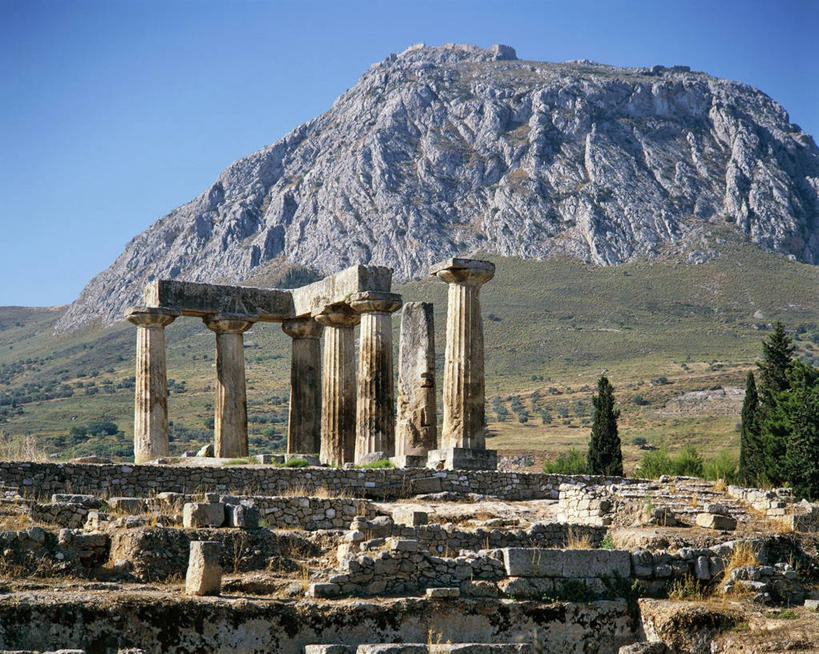 无人,横图,俯视,室外,白天,旅游,度假,美景,山,建筑,希腊,柱子,景观,历史,破坏,娱乐,破损,废墟,树,风景,自然,地标建筑,享受,休闲,景色,放松,摄影,损坏,考古学,希腊文化,自然风光,古希腊,古代文明,阿波罗神殿,伯罗奔尼撒,科林斯湾,彩图,高角度拍摄,旅行,过去