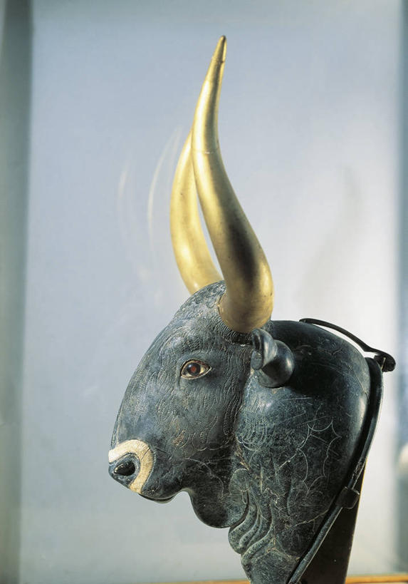 无人,竖图,特写,侧面,哺乳动物,牛,野生动物,雕塑,灰色背景,艺术,历史,古代,一个,灰色,动物,摄影,单个,手艺,石英,古希腊,古代文明,美术工艺,野牛,彩图,影棚拍摄,碧玉,珠母,过去